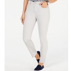 STYLE & CO JEANS WHITE BOTTON UP STRETCH DENIM 14